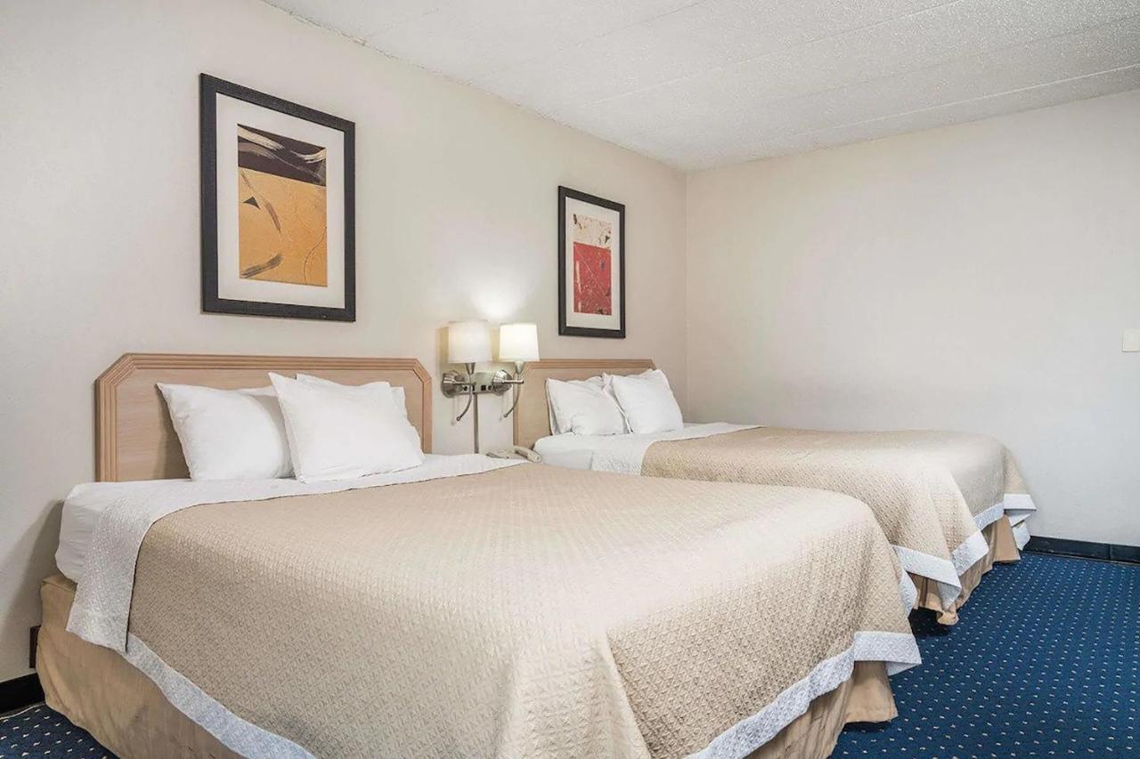 Days & Conference Center Hotel