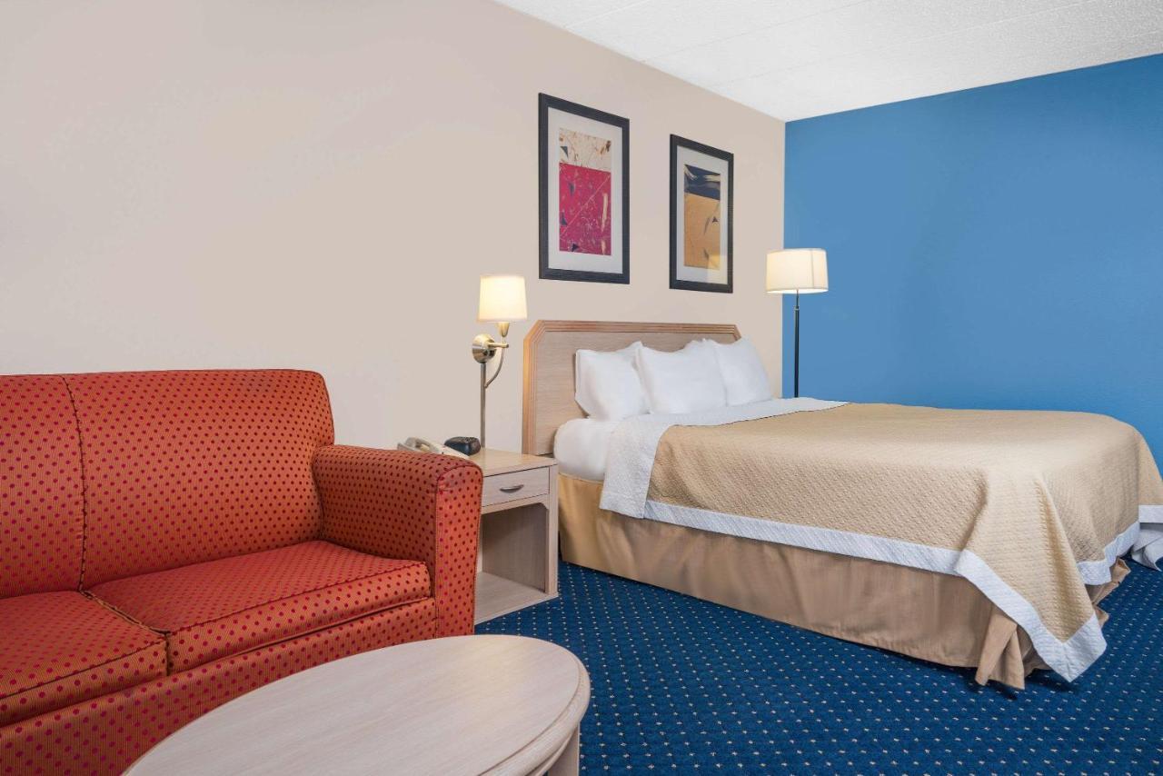 Days & Conference Center Hotel