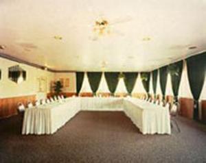 Days & Conference Center Hotel