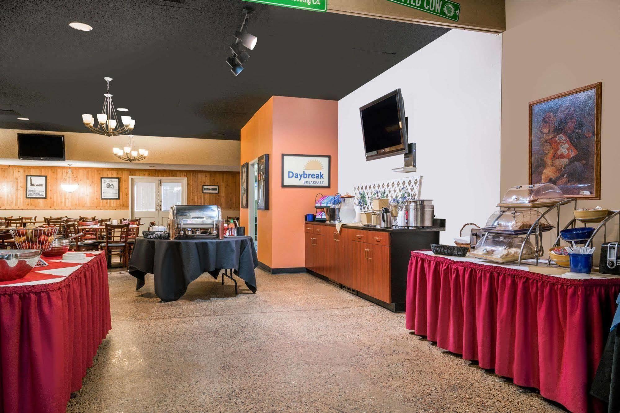 Days & Conference Center Hotel