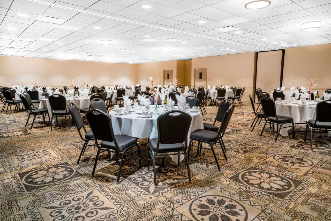 Hotel Days & Conference Center La Crosse
